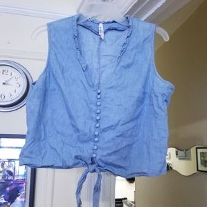 Short sleeved chambray top
